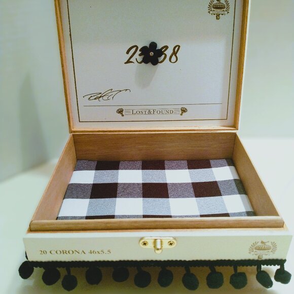 Suenos de Saundra Upcycled Collection, Lost & Found Cigar Box, Purse - Picture 7 of 11